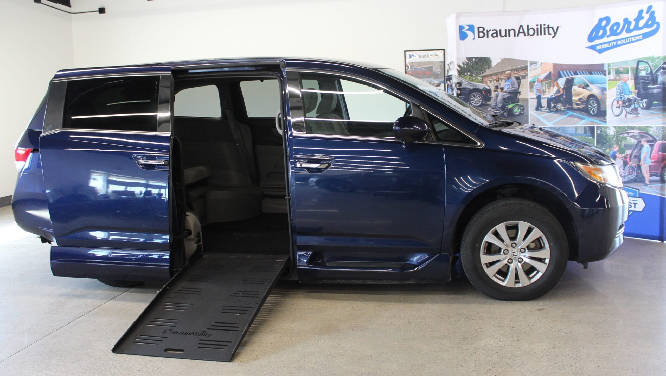 Unit 2618XA used Honda Odyssey with ramp folded out